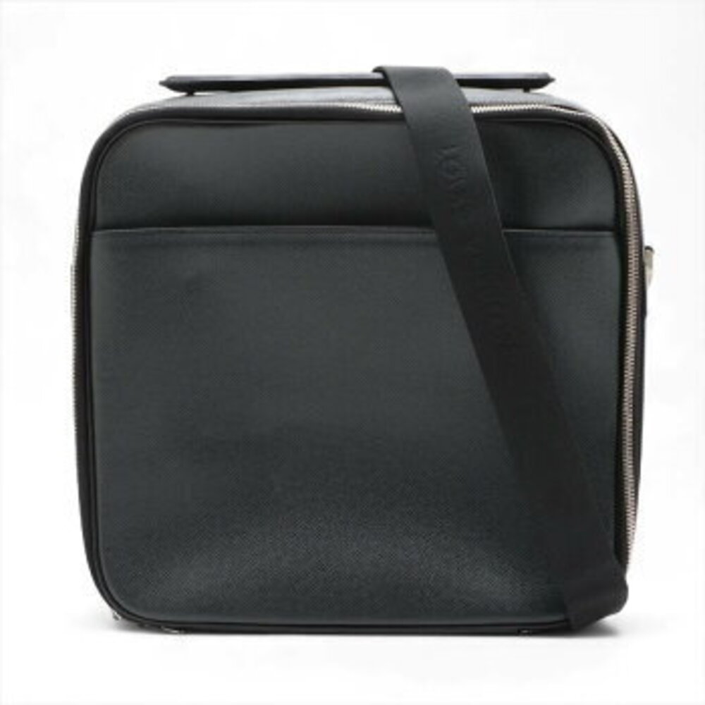 Louis Vuitton Taiga Tura leather Crossbody Messenger M